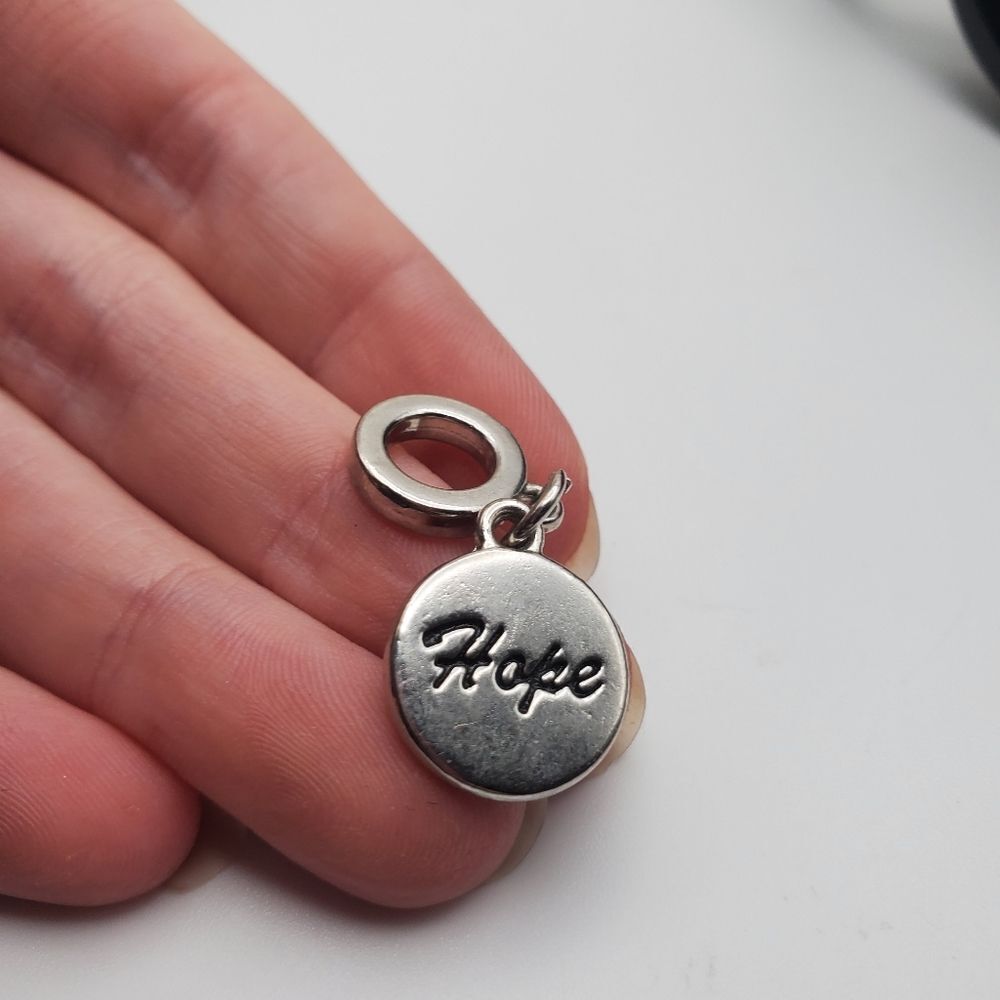 Hope charm‎